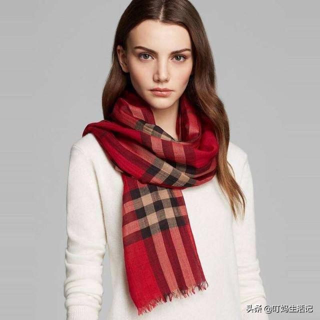 格子风衣如何搭配丝巾裙(图3)