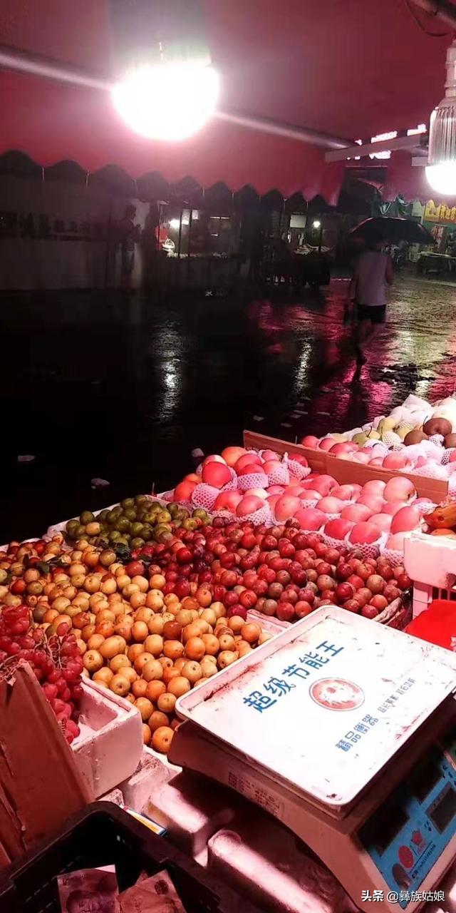 夏天街头如何穿衣搭配女(图4)
