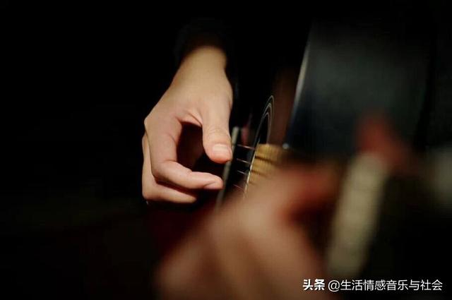 钢琴高级教程如何搭配吉他(图1)