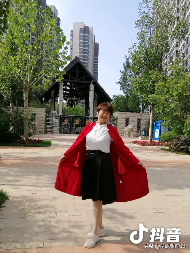 拍照好看的中年女性照片(图53)