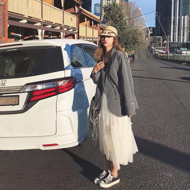 飘逸长裙（形容裙子飘动的语句？）