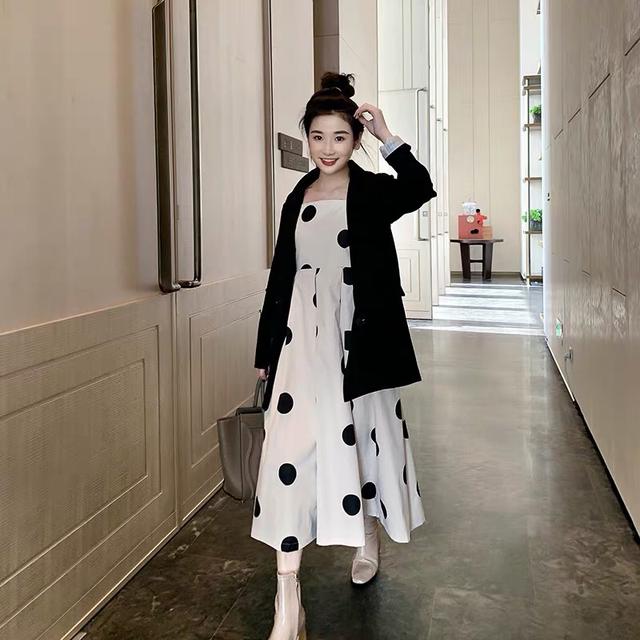 白色大波点衬衣如何搭配(图6)