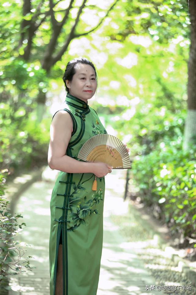 旅游亮色衣服穿搭， 旅游亮色衣服穿搭图片