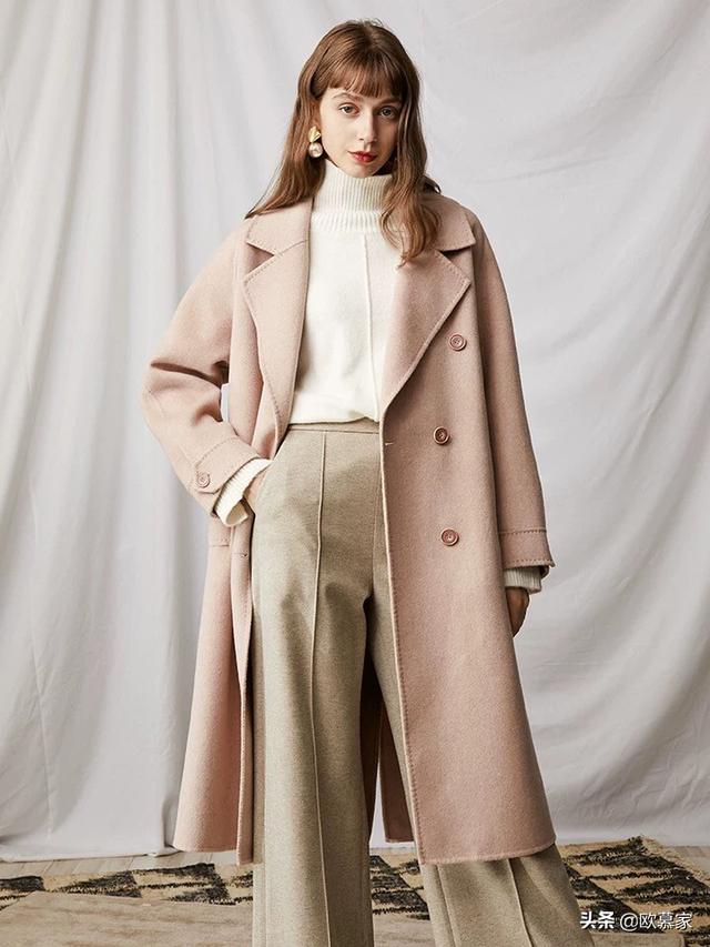 半高领粉色毛衣如何搭配(图2)