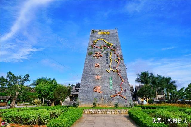 西北旅游吊带穿搭， 西北旅游吊带穿搭图片