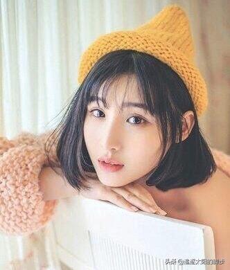 年轻女性都有什么短发型(图24)