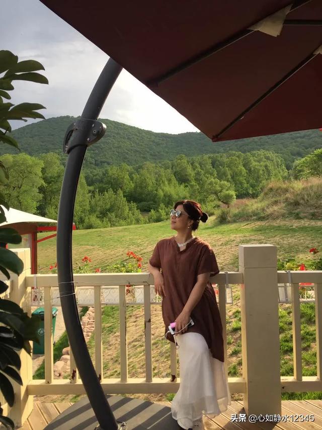 拍照好看的中年女性照片(图14)