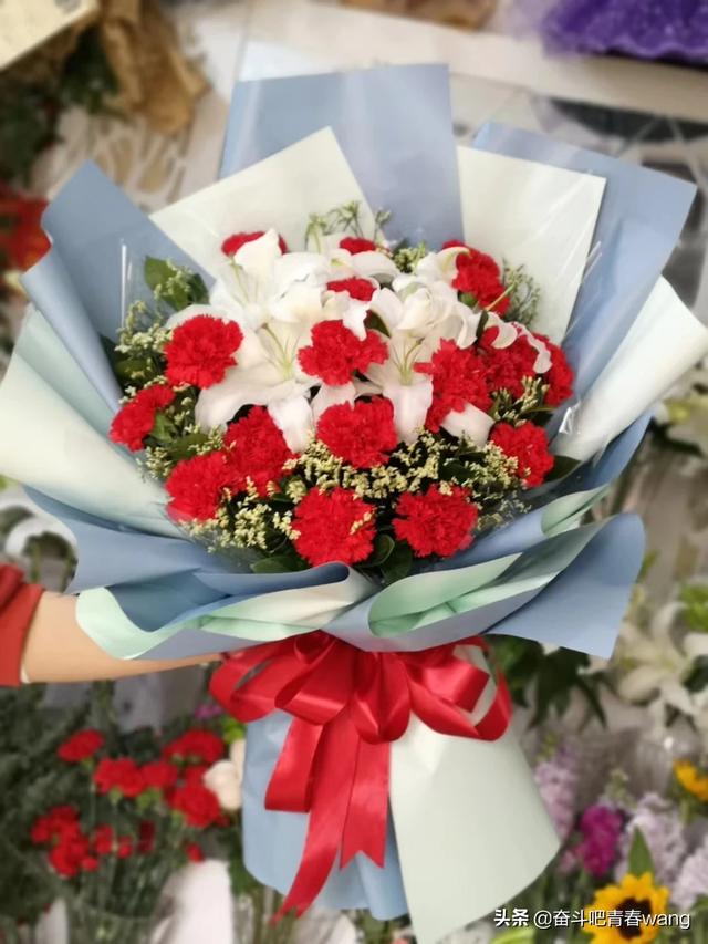 学插花去哪里啊插花培训班（小花店一个月利润）