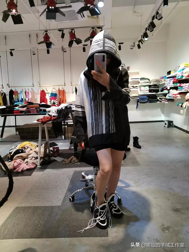 上衣宽松大毛衣如何搭配(图12)