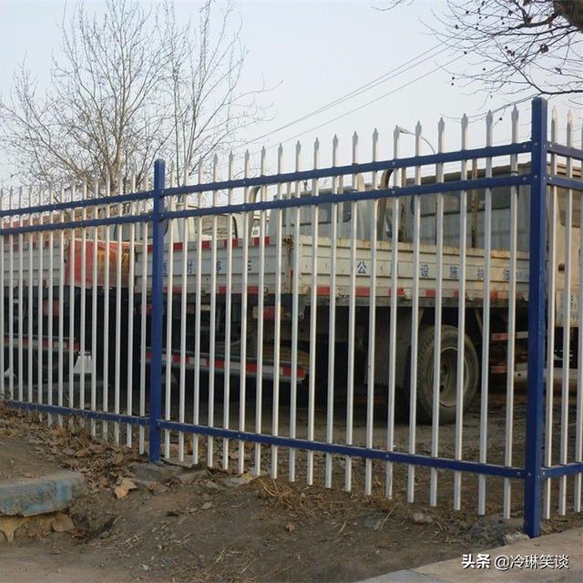 请问拆除围墙上的铁栏杆需要的费用是多少？：围墙铁护栏