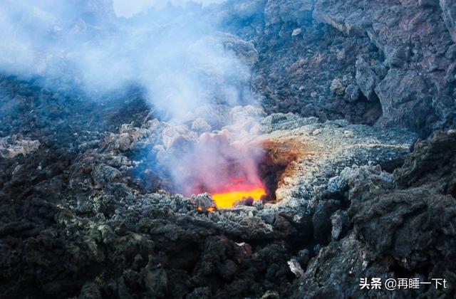 火山爆发时的景色是怎样的