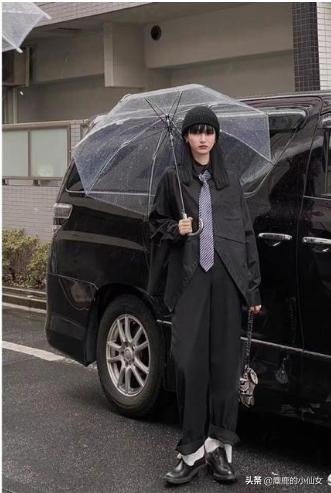 女士黑色衬衣怎么搭配(图6)
