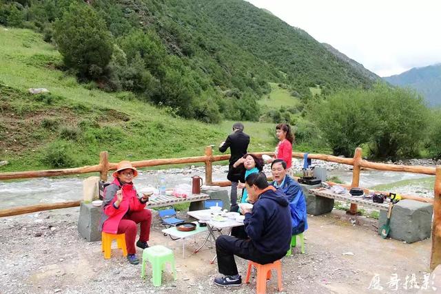 川藏线旅游几个人一起去比较好