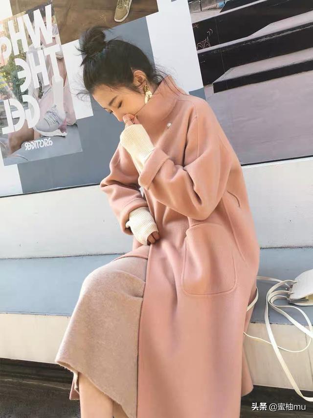 粉色外套如何搭配秋冬女(图2)