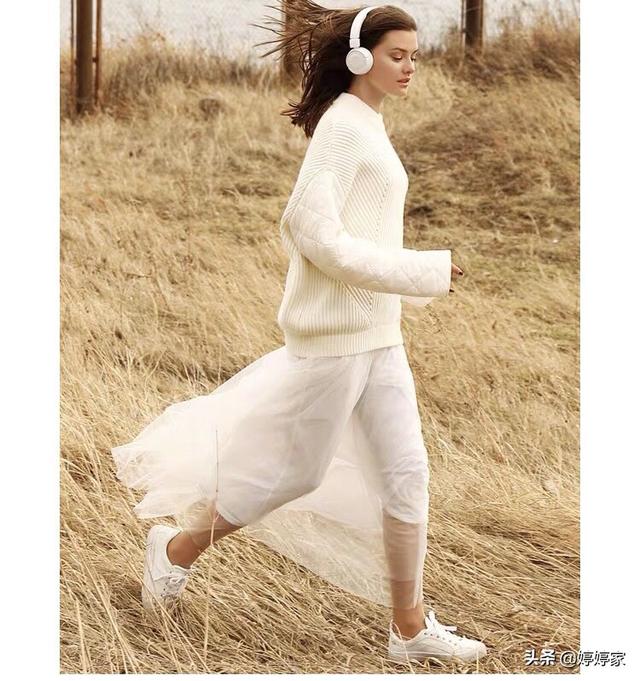 时尚白色大毛衣如何搭配(图8)