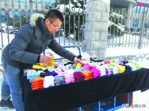 地摊卖什么最挣钱(农村冬天摆地摊卖什么最赚钱而且很受欢迎？)