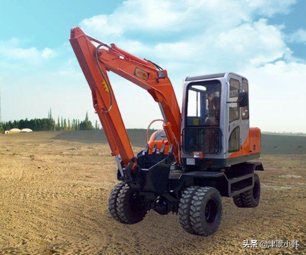 小型挖掘机在海外生活，挖掘机在国外工资怎么样?