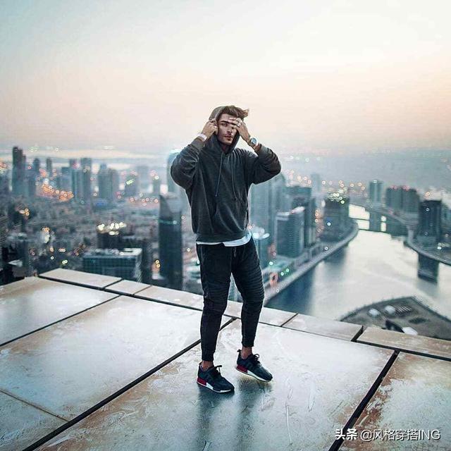 如何搭配黑色打底卫衣裤(图2)