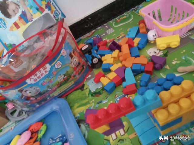 小孩子的玩具（小孩子的玩具有哪些品种）