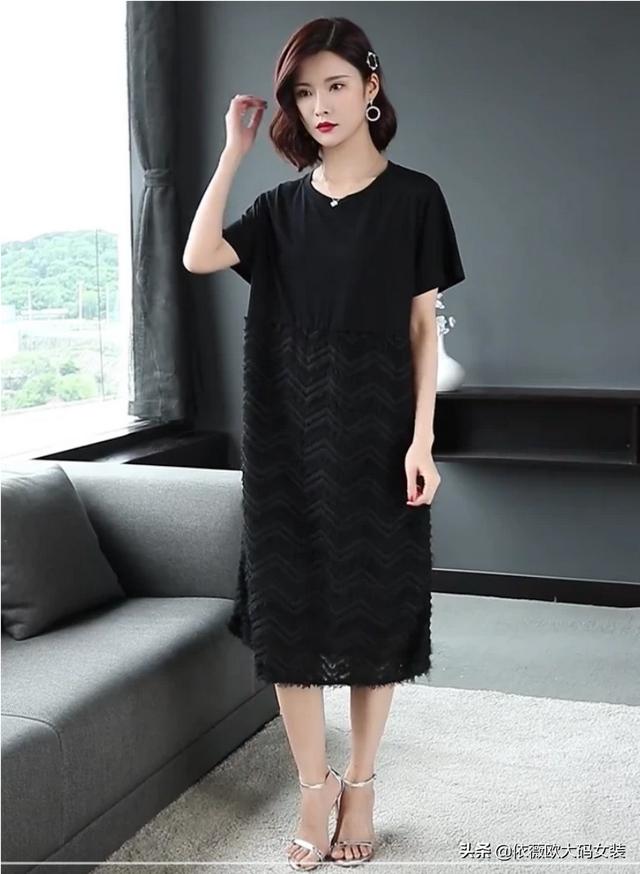 黑色休闲连衣裙如何搭配(图4)