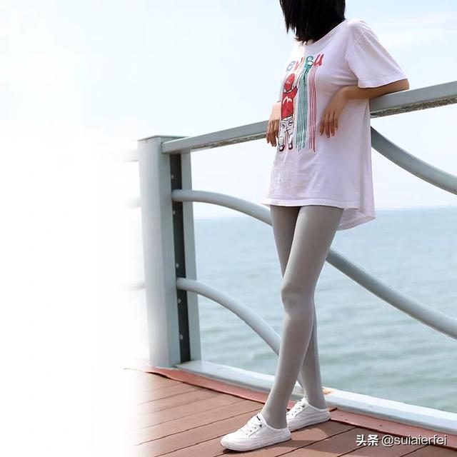 灰色卫衣太长怎么搭配(图1)