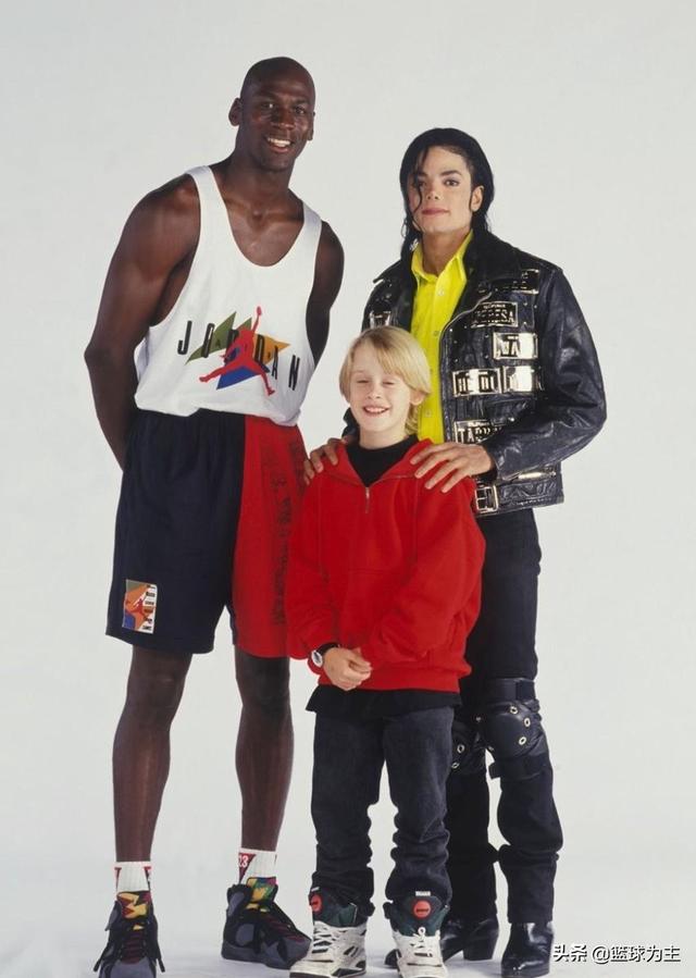 [乔丹 杰克逊]如果乔丹和菲尔·杰克逊同时出场谁会站C位？或者他俩谁的地位高？