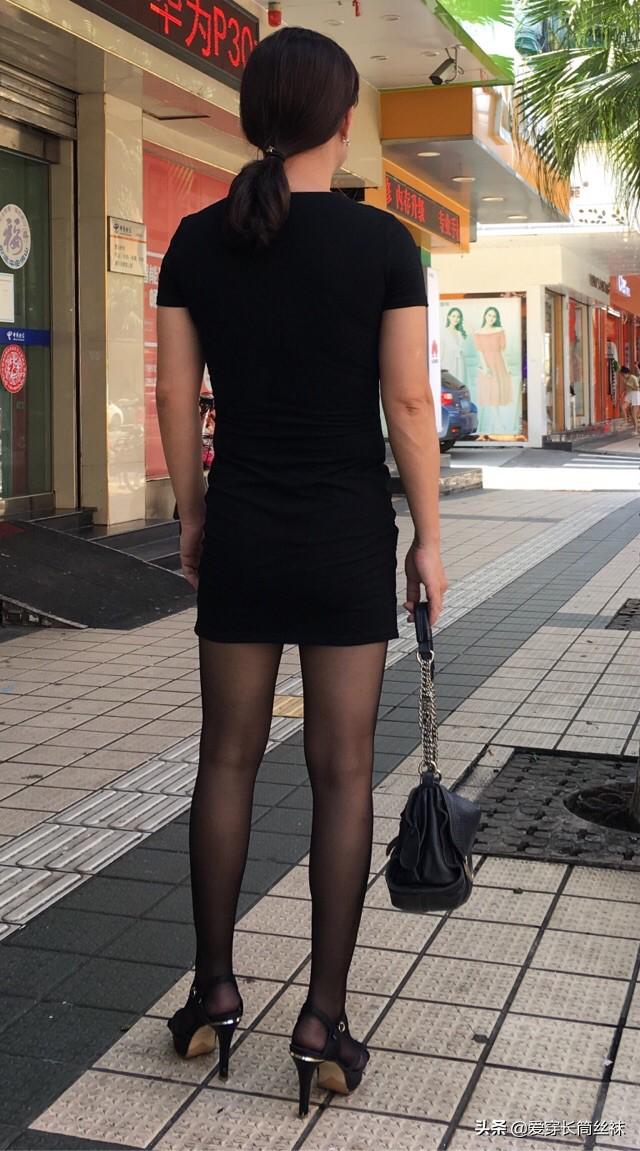 肤色打底裤冬季如何搭配