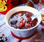 腊8粥的作者是谁?他写了什么两件事？