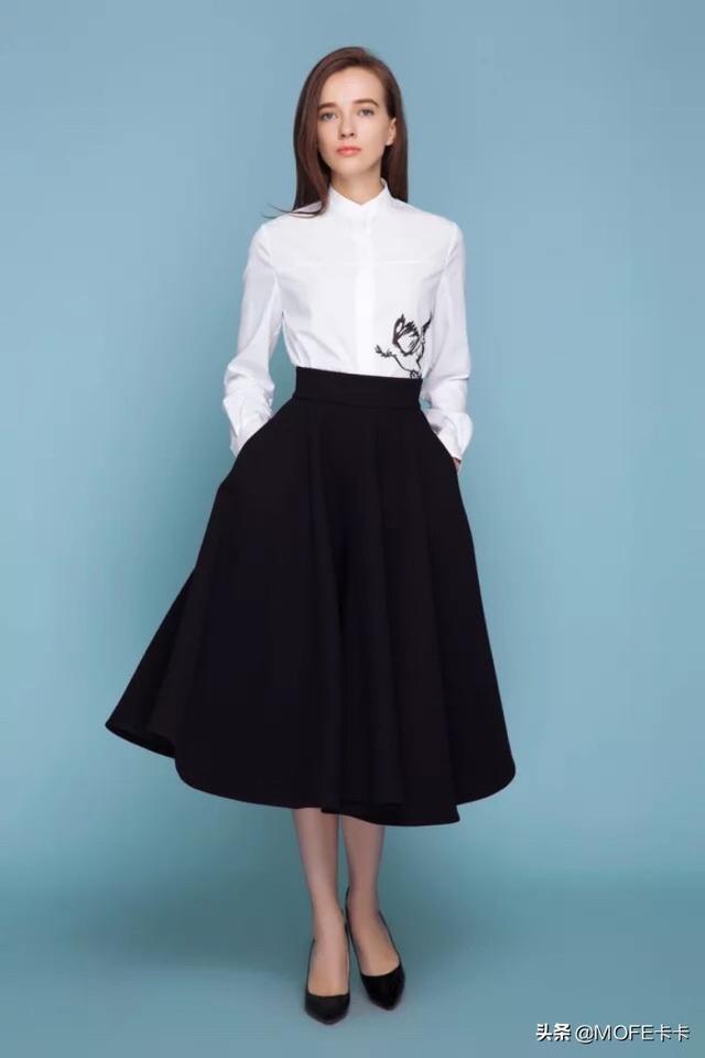 黑色布裙子如何搭配衣服(图3)