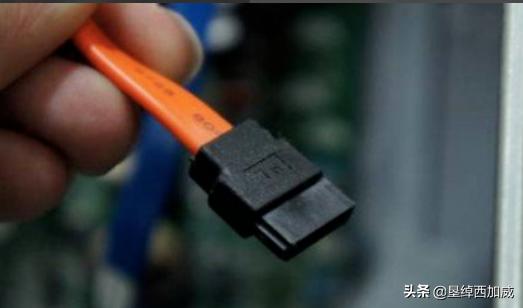 固态硬盘怎么安装在电脑上（固态硬盘怎么安装在电脑上面）