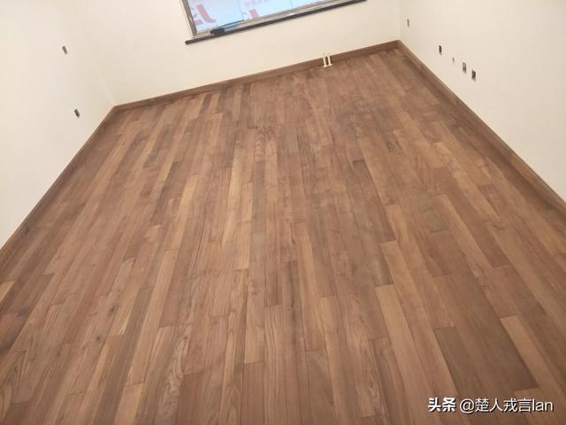 地毯如何搭配窗帘客厅挂(图6)