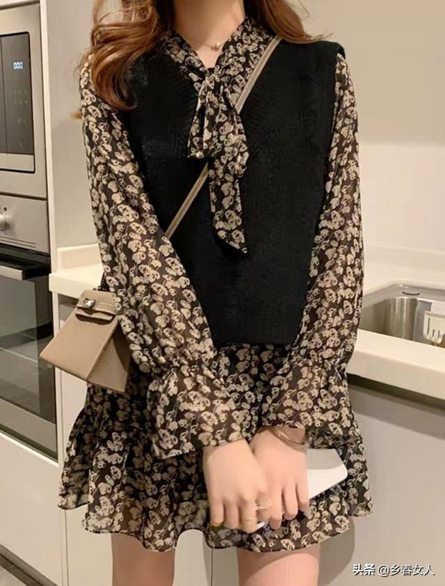 黑色马甲如何搭配裙子女