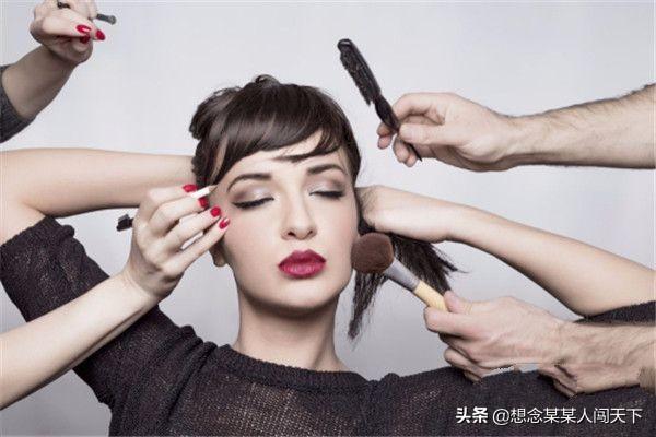 学化妆衣服搭配技巧
