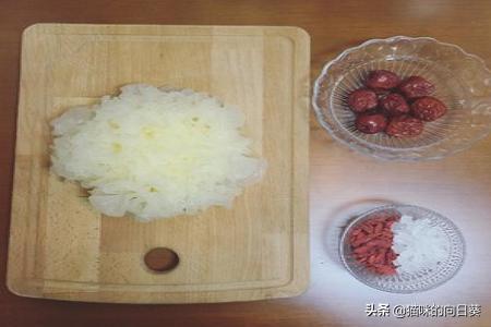 银耳红枣枸杞汤-银耳红枣枸杞汤的功效