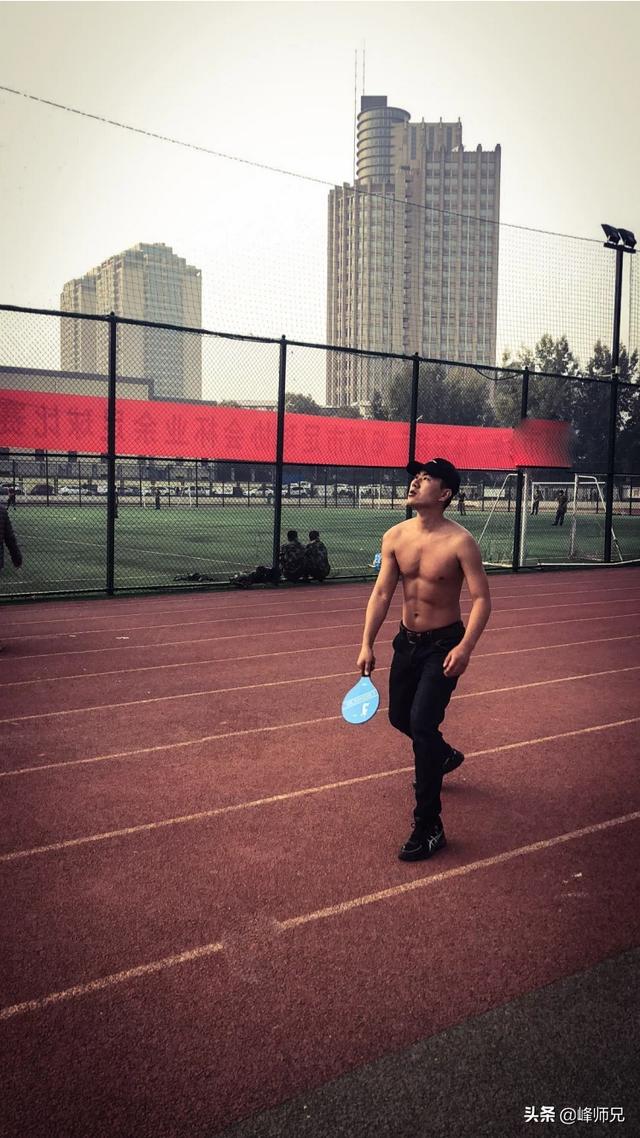 男人如何搭配衣服显年轻(图7)