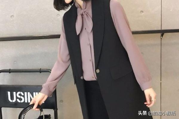 黑色的针织背心如何搭配(图5)