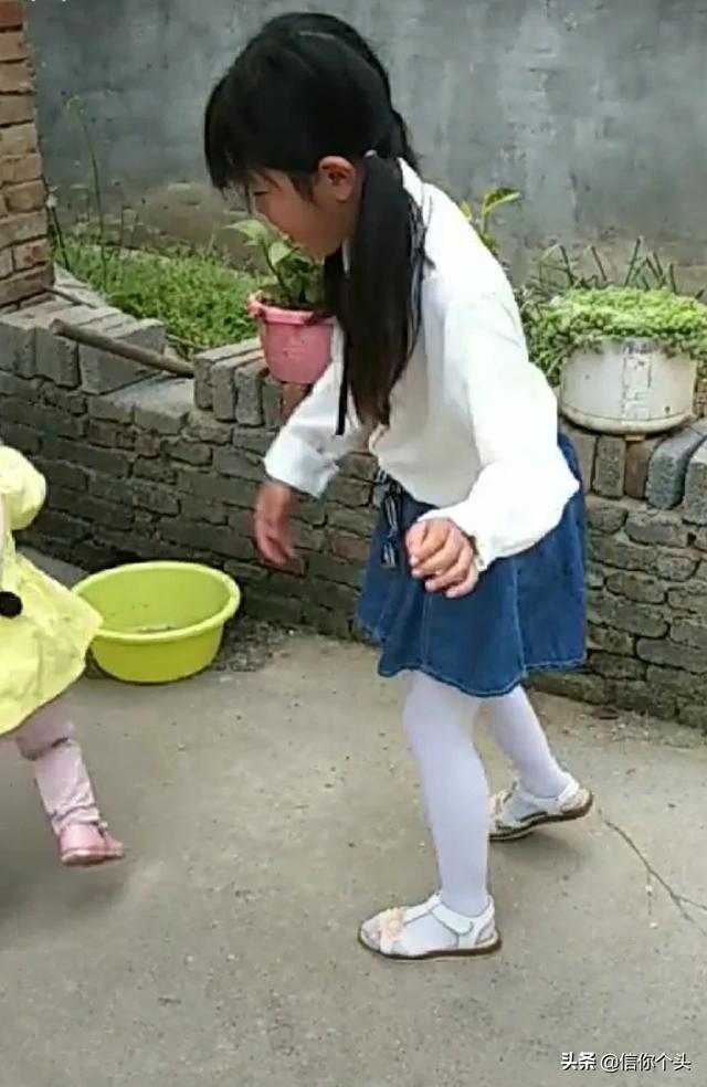 春天打底裤颜色如何搭配(图6)