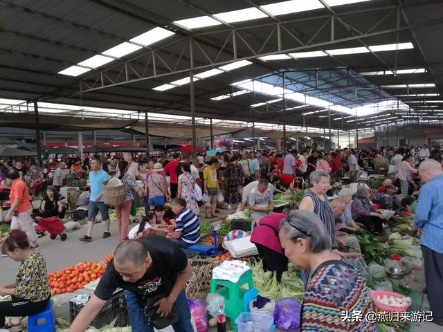 [成都附近好耍的地方]12月成都周边看红叶一日游？