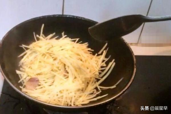土豆丝西红柿家常菜做法(图4)