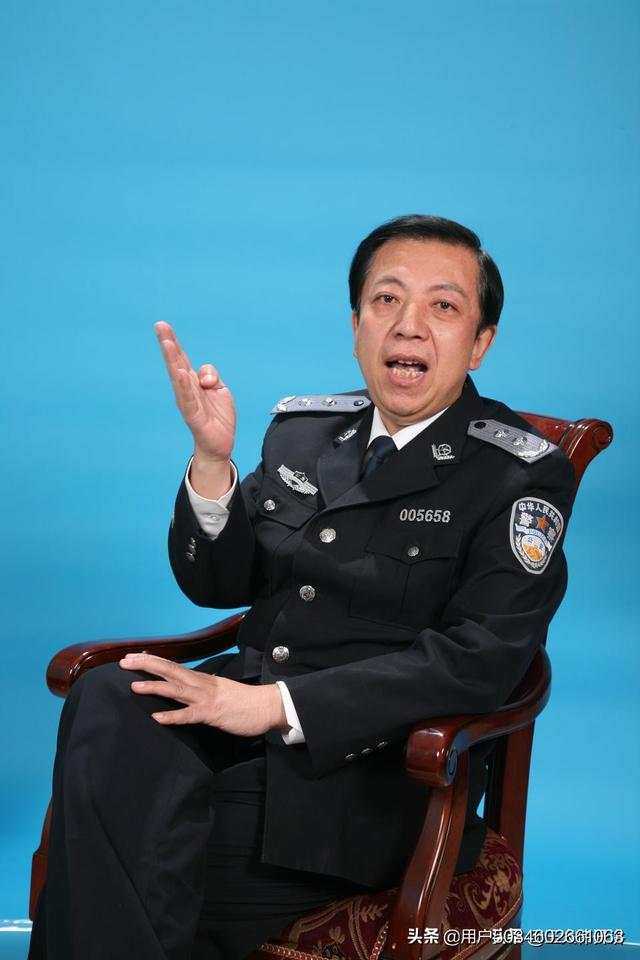 有,只是编制不同,事业编也是正式民警,有的地方辅警和单位直签合同