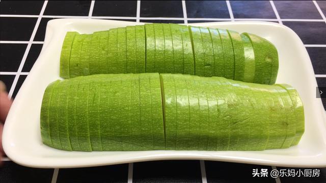 西葫芦的做法家常菜做法-凉拌西葫芦的做法家常菜做法