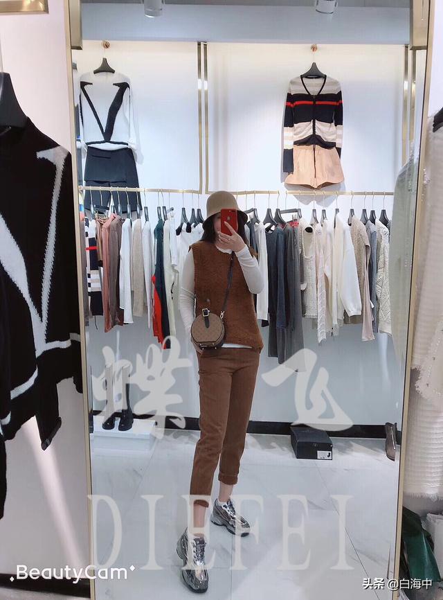 无袖毛衣冬天怎么搭配(图1)