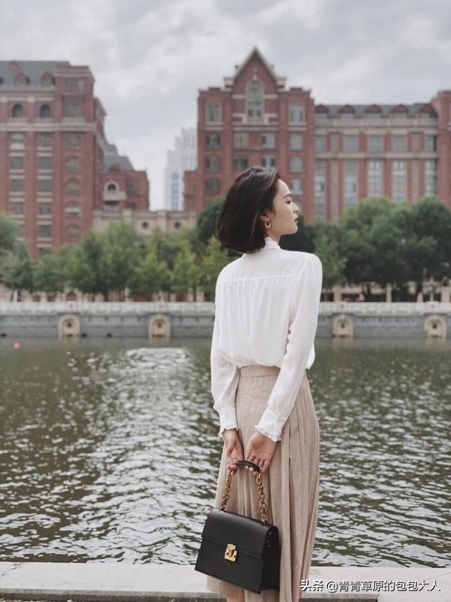 白衬衫如何搭配夏装女生(图2)