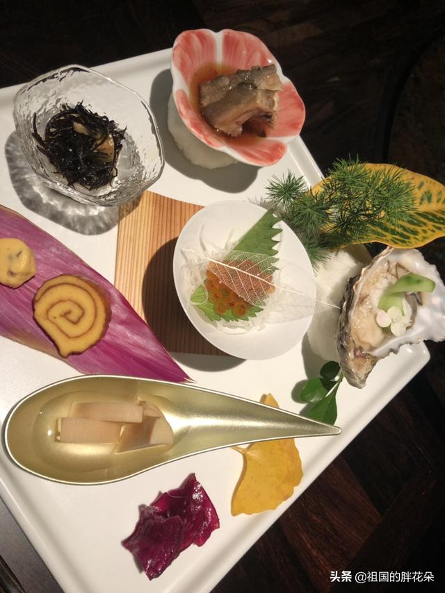 [美少女餐厅]什么店里服务员是穿西装的？