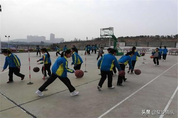 足球中怎么带球视频讲解