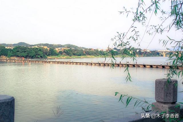 赣州市哪里有情侣装店铺