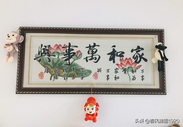 客厅挂什么画好(西墙客厅挂什么画好)