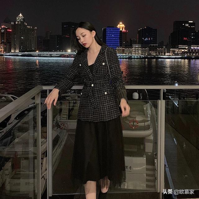黑色紧身吊带如何搭配衣服(图7)