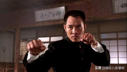李连杰再演武侠（李连杰的武术实用吗？他能打过4个普通壮汉吗？请大家给我讲讲吧？）