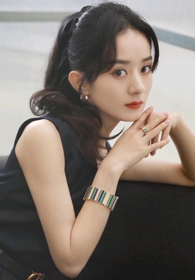 黑色国风连衣裙如何搭配(图6)